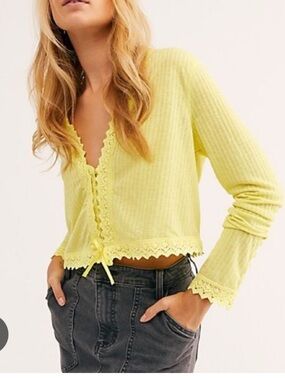 Free people third date a little bit layering top yellow lace cardigan cropped s